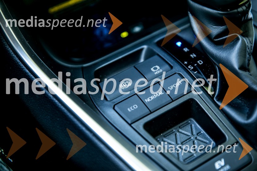 Toyota RAV4Toyota RAV4, slovenska predstavitev