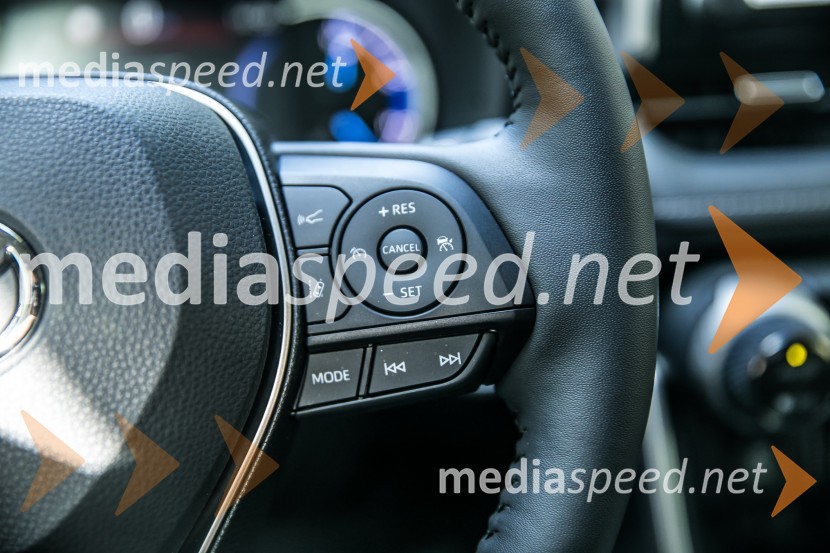 Toyota RAV4Toyota RAV4, slovenska predstavitev