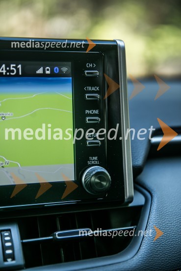 Toyota RAV4Toyota RAV4, slovenska predstavitev