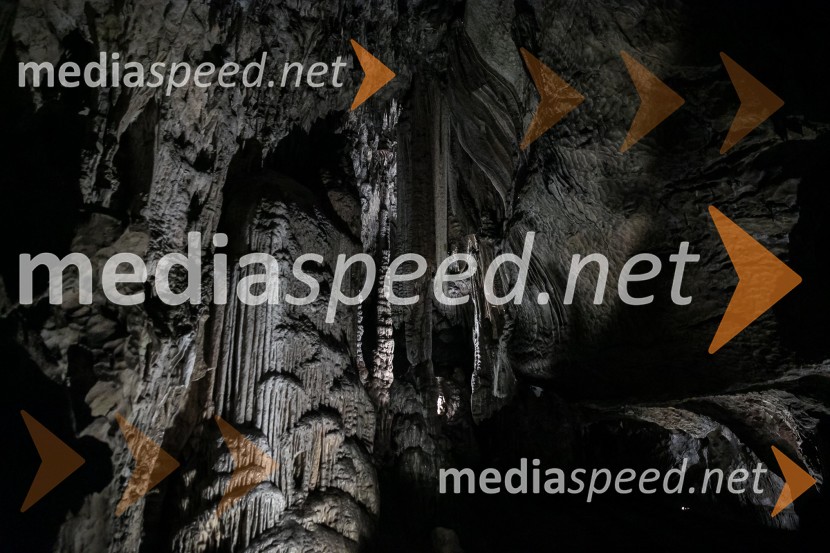 Postojnska jamaPostojnska jama in Hotel jama