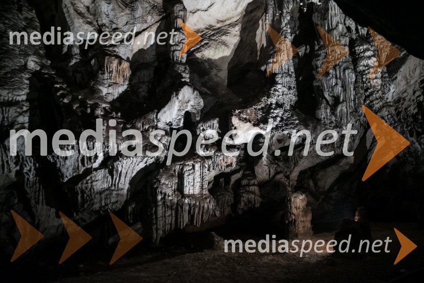 Postojnska jamaPostojnska jama in Hotel jama