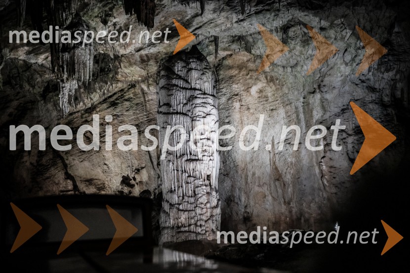 Postojnska jamaPostojnska jama in Hotel jama