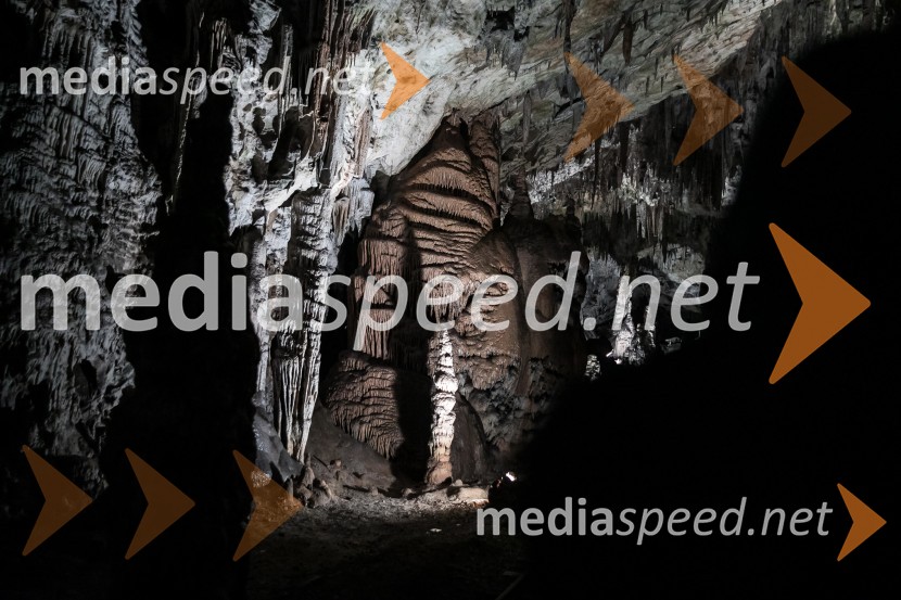 Postojnska jamaPostojnska jama in Hotel jama