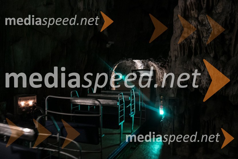 Postojnska jamaPostojnska jama in Hotel jama