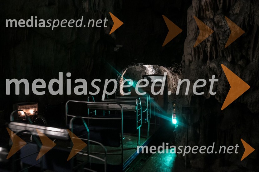 Postojnska jamaPostojnska jama in Hotel jama