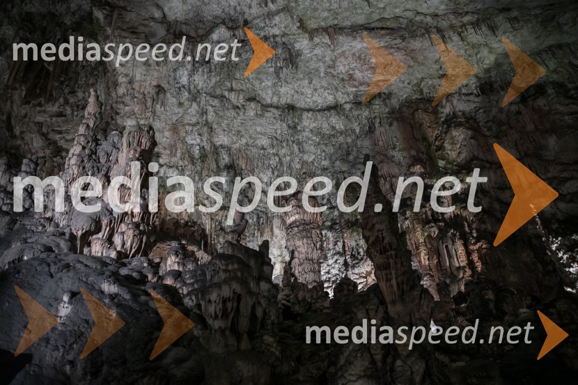 Postojnska jamaPostojnska jama in Hotel jama