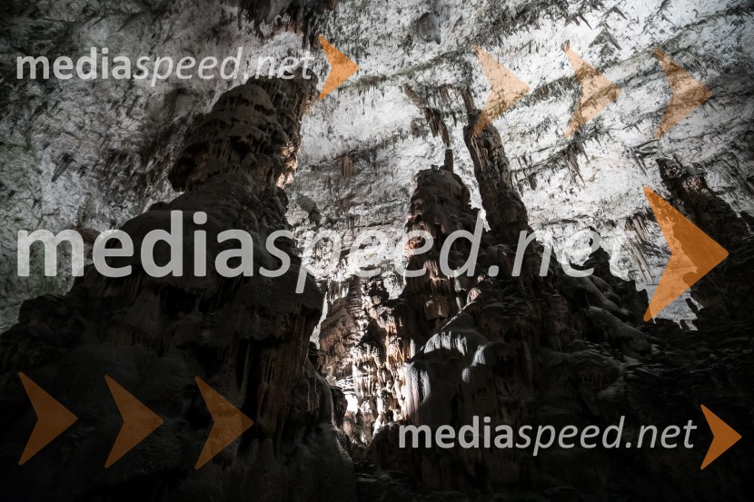 Postojnska jamaPostojnska jama in Hotel jama