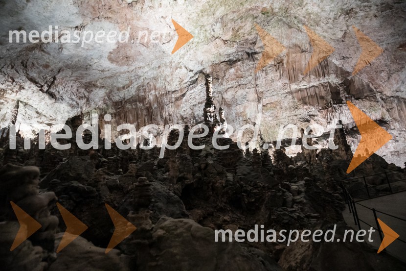 Postojnska jamaPostojnska jama in Hotel jama