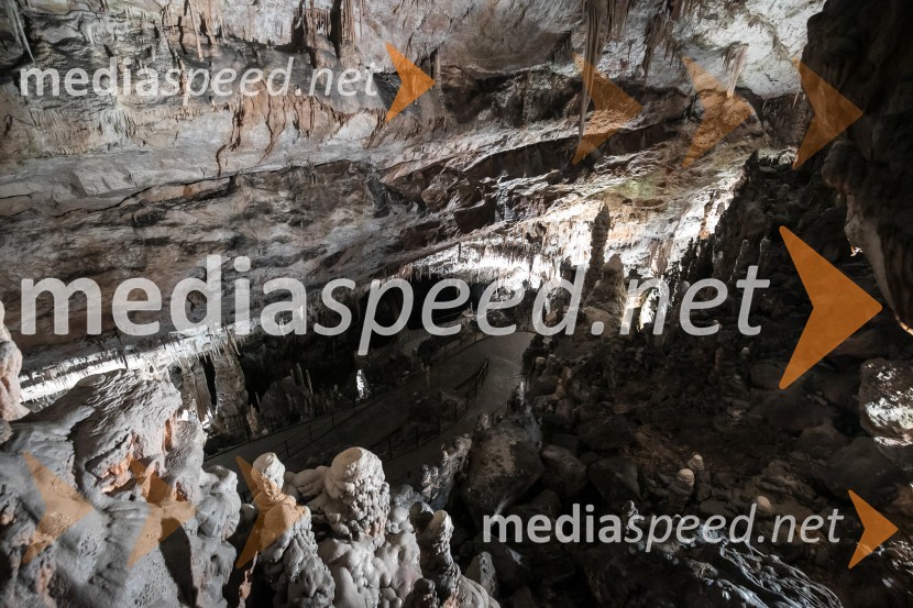 Postojnska jamaPostojnska jama in Hotel jama