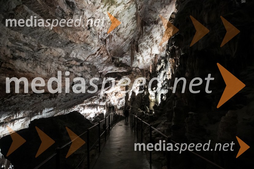 Postojnska jamaPostojnska jama in Hotel jama