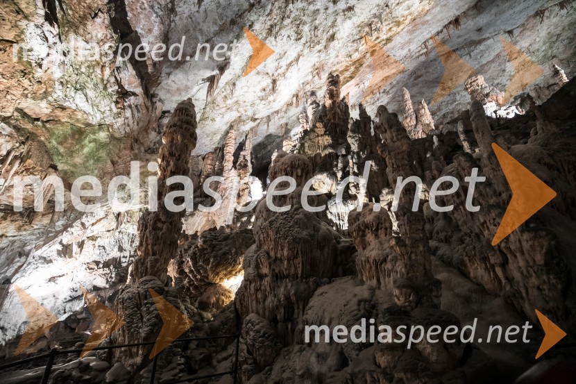 Postojnska jamaPostojnska jama in Hotel jama