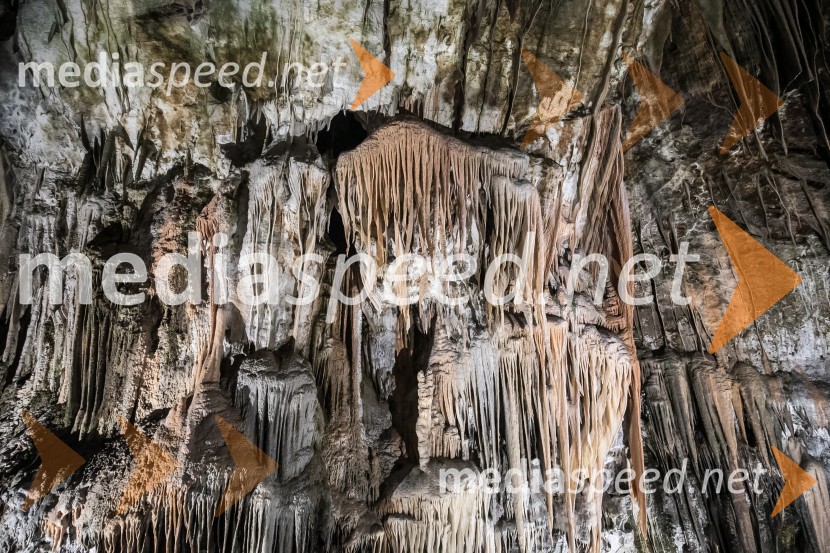 Postojnska jamaPostojnska jama in Hotel jama