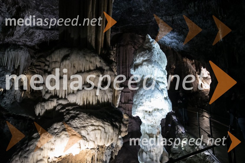 Postojnska jamaPostojnska jama in Hotel jama