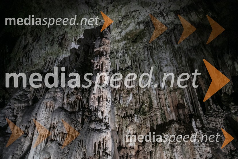 Postojnska jamaPostojnska jama in Hotel jama