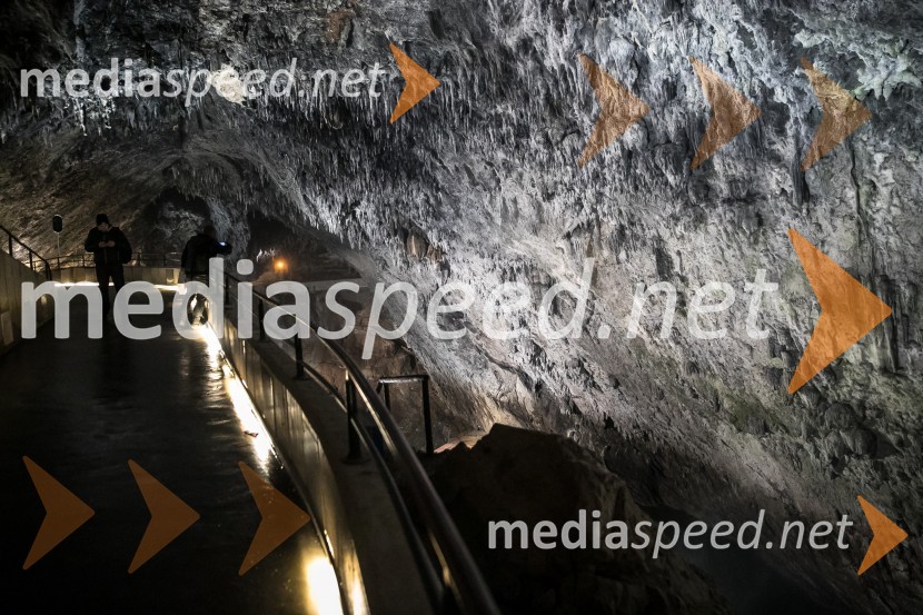 Postojnska jamaPostojnska jama in Hotel jama