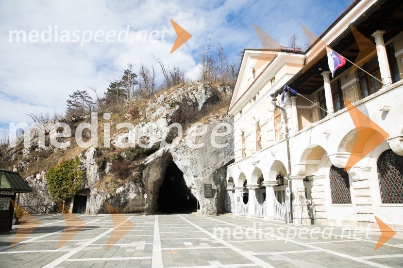 Postojnska jamaPostojnska jama in Hotel jama