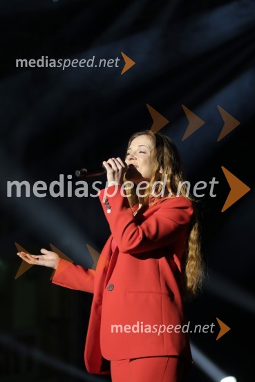  Nina Pušlar, pevkaJan Plestenjak ter poroka Slovenskih novic