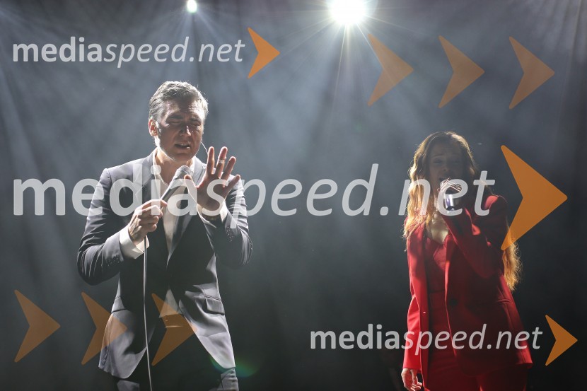  Jan Plestenjak, pevec;  Nina Pušlar, pevkaJan Plestenjak ter poroka Slovenskih novic