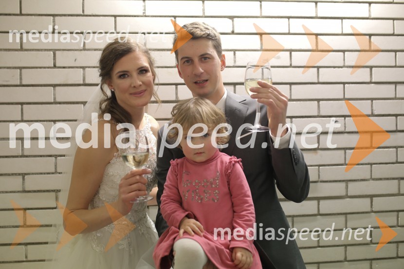  Lucija Jamnik Zupančič, poročena Mandl;  Rok MandlJan Plestenjak ter poroka Slovenskih novic