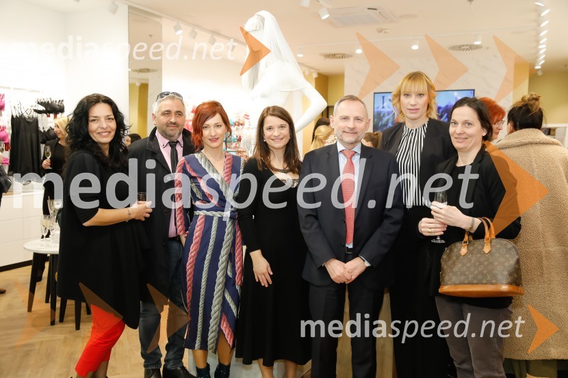  ... ;  ... ;  ... ;  Urška Čopar, vodja prodaje za Slovenijo, Lisca;  Gorazd Uratnik, direktor financ in računovodstva, Lisca;  ... ;  ... Nova prodajalna Lisca v pritličju ljubljanskega Cityparka