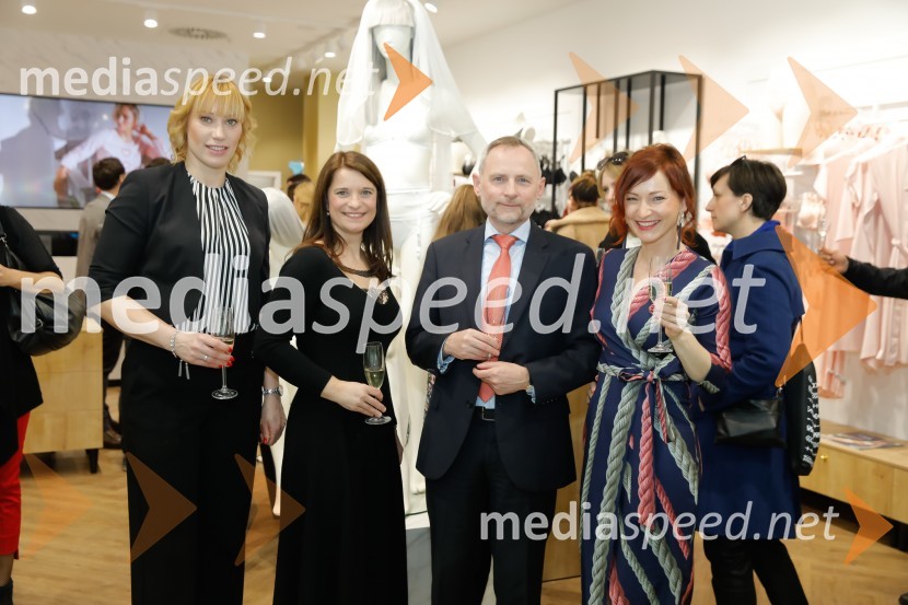  ... ;  Urška Čopar, vodja prodaje za Slovenijo, Lisca;  Gorazd Uratnik, direktor financ in računovodstva, Lisca;  ... Nova prodajalna Lisca v pritličju ljubljanskega Cityparka