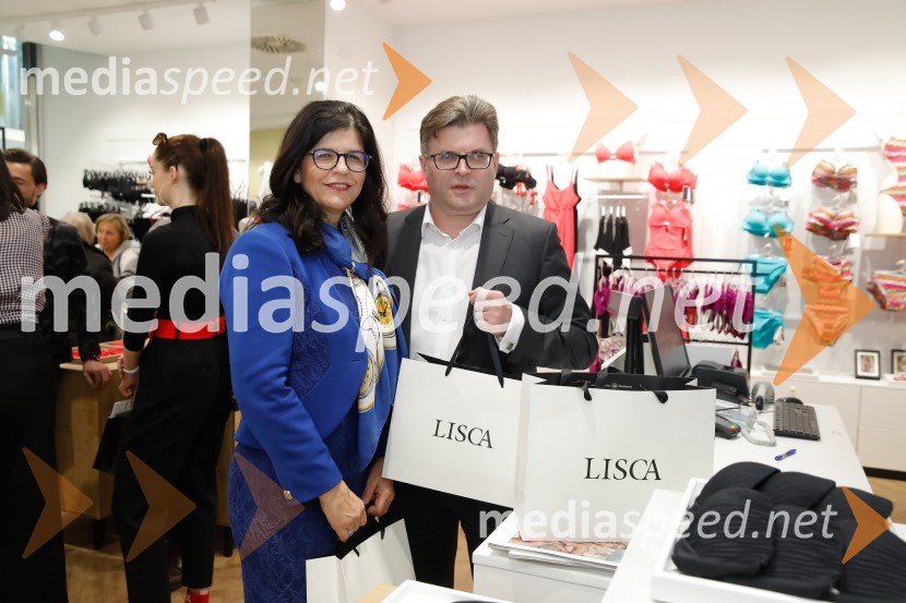  Vesna Južna, lastnica podjetja Lisca;  Dari Južna,  lastnik podjetja LiscaNova prodajalna Lisca v pritličju ljubljanskega Cityparka