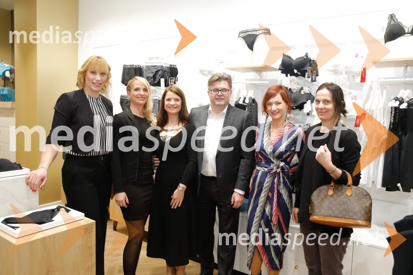  ... ;  ... ;  Urška Čopar, vodja prodaje za Slovenijo, Lisca;  Dari Južna,  lastnik podjetja Lisca;  ... ;  ... Nova prodajalna Lisca v pritličju ljubljanskega Cityparka