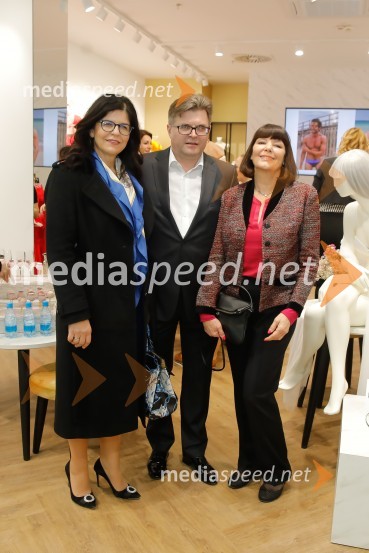  Vesna Južna, lastnica podjetja Lisca;  Dari Južna,  lastnik podjetja Lisca;  Nina Gazibara, nekdanja manekenkaNova prodajalna Lisca v pritličju ljubljanskega Cityparka