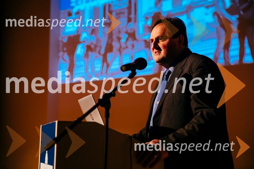  Mladen Kraljič, služba za mednarodno sodelovanje in programe mobilnosti, Univerza v MariboruUniverza v Mariboru se je predstavila Erasmus študentom iz tujine