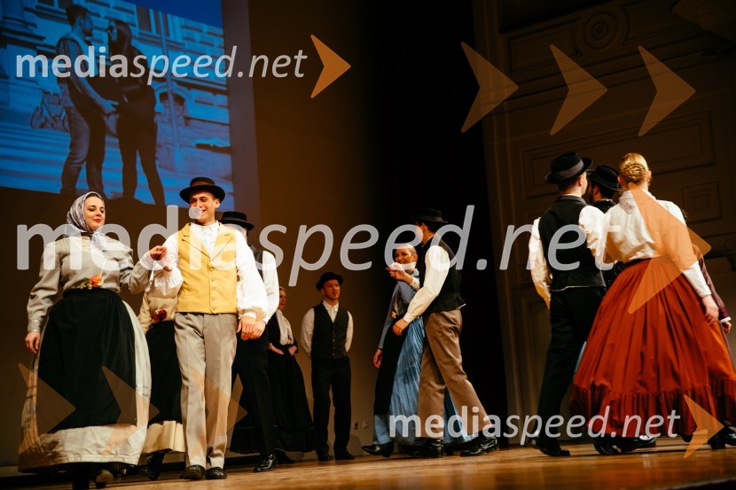 Kulturno umetniško društvo ŠtudentUniverza v Mariboru se je predstavila Erasmus študentom iz tujine