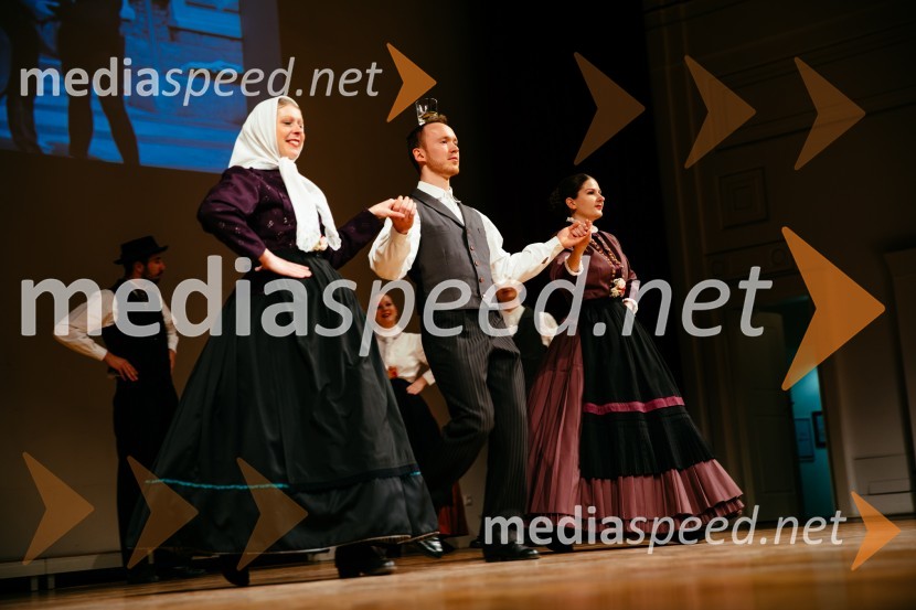 Kulturno umetniško društvo ŠtudentUniverza v Mariboru se je predstavila Erasmus študentom iz tujine