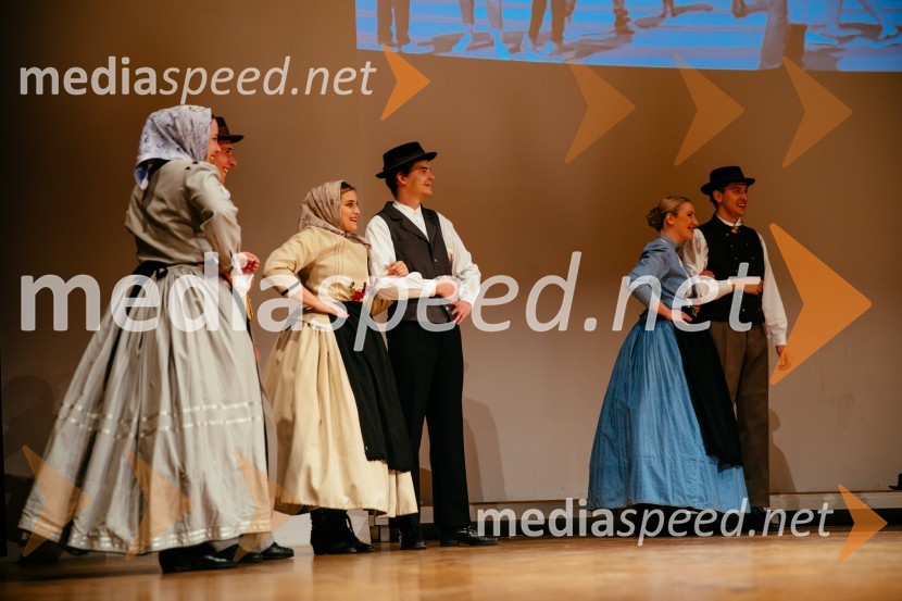 Kulturno umetniško društvo ŠtudentUniverza v Mariboru se je predstavila Erasmus študentom iz tujine