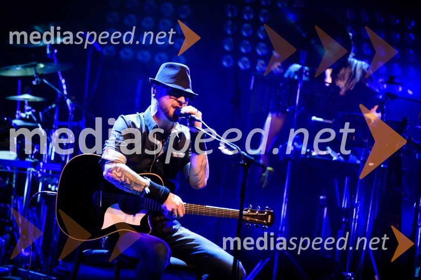  Tomi Meglič, glasbenik, pevec skupine SiddhartaSiddharta, akustični koncert