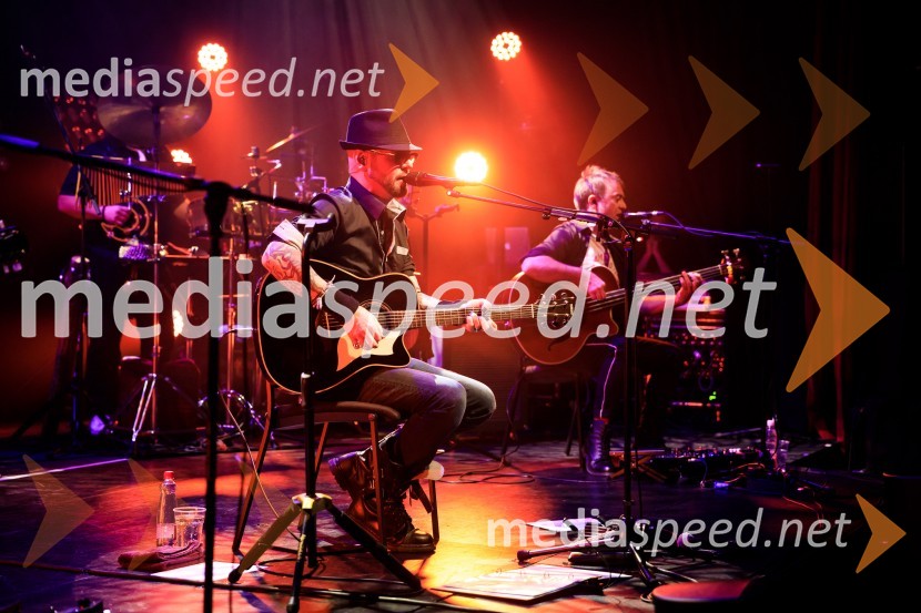  Tomi Meglič, glasbenik, pevec skupine Siddharta;  Jani Hace, glasbenikSiddharta, akustični koncert