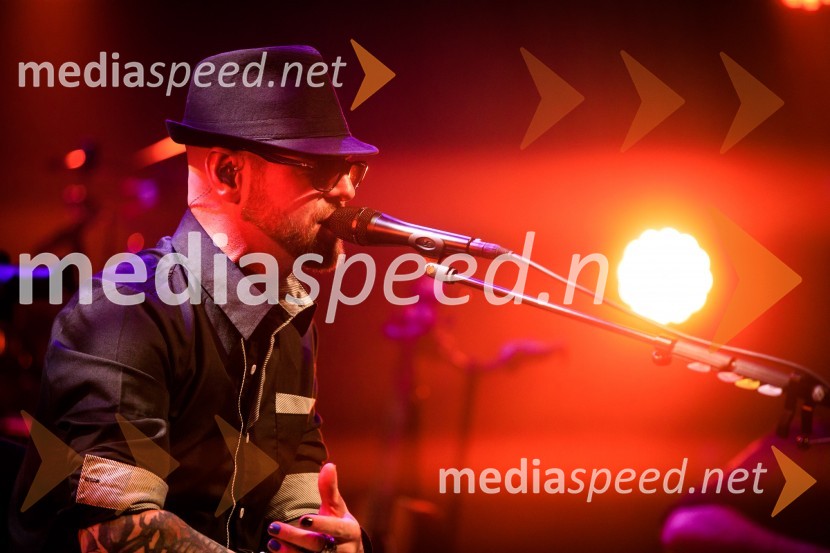  Tomi Meglič, glasbenik, pevec skupine SiddhartaSiddharta, akustični koncert