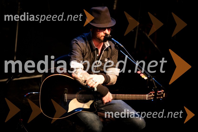  Tomi Meglič, glasbenik, pevec skupine SiddhartaSiddharta, akustični koncert