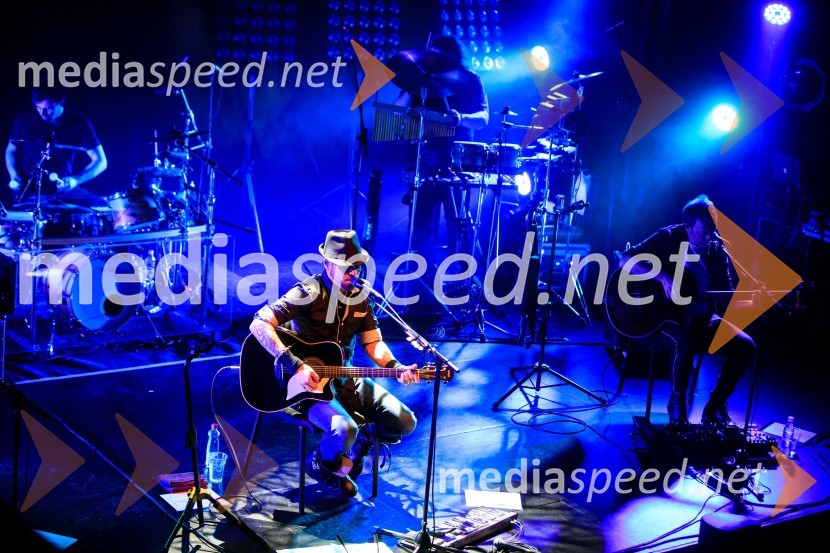  Tomi Meglič, glasbenik, pevec skupine Siddharta;  Jani Hace, glasbenikSiddharta, akustični koncert