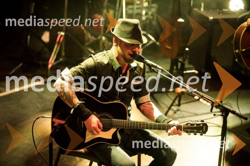  Tomi Meglič, glasbenik, pevec skupine SiddhartaSiddharta, akustični koncert