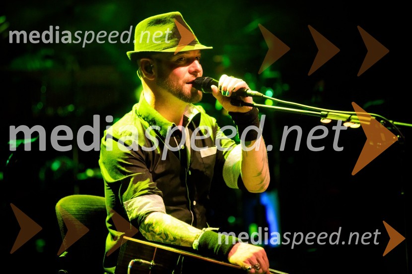  Tomi Meglič, glasbenik, pevec skupine SiddhartaSiddharta, akustični koncert
