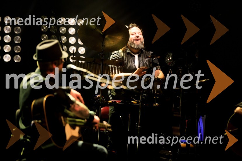  Tomi Meglič, glasbenik, pevec skupine Siddharta;  Martin Janežič - Buco, glasbenikSiddharta, akustični koncert