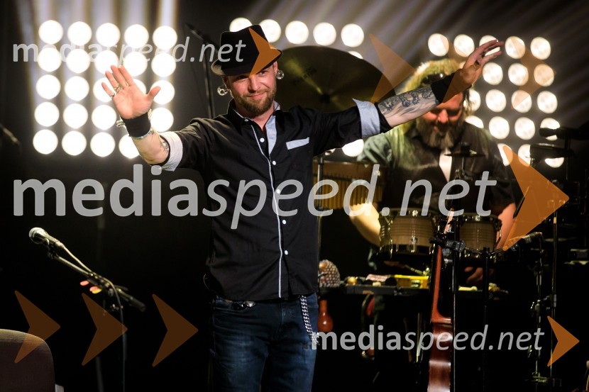  Tomi Meglič, glasbenik, pevec skupine SiddhartaSiddharta, akustični koncert