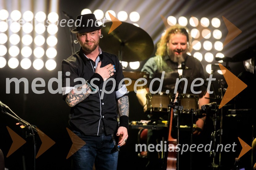  Tomi Meglič, glasbenik, pevec skupine Siddharta;  Martin Janežič - Buco, glasbenikSiddharta, akustični koncert