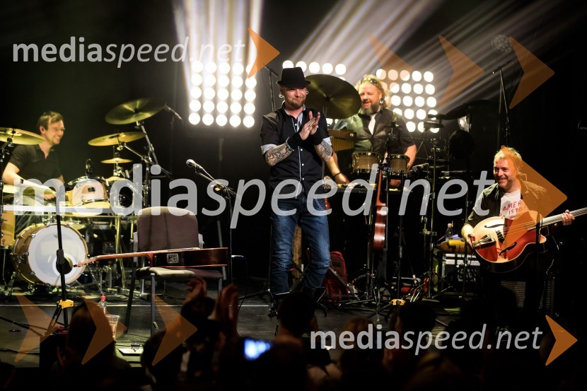  Boštjan Meglič, glasbenik, član skupine Siddharta;  Tomi Meglič, glasbenik, pevec skupine Siddharta;  ... ;  Jani Hace, glasbenikSiddharta, akustični koncert