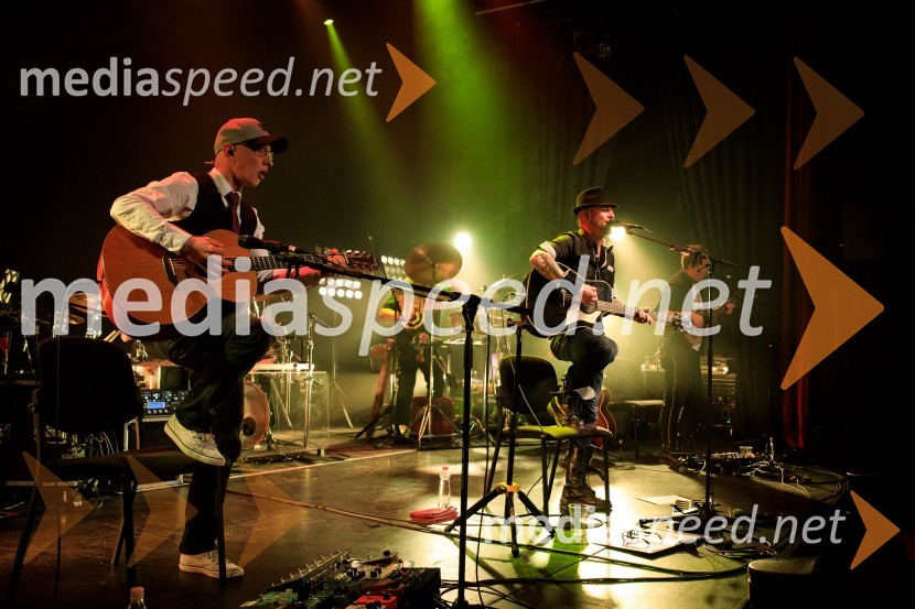  Primož  Benko, glasbenik, član skupine Siddharta;  Tomi Meglič, glasbenik, pevec skupine Siddharta;  Jani Hace, glasbenikSiddharta, akustični koncert