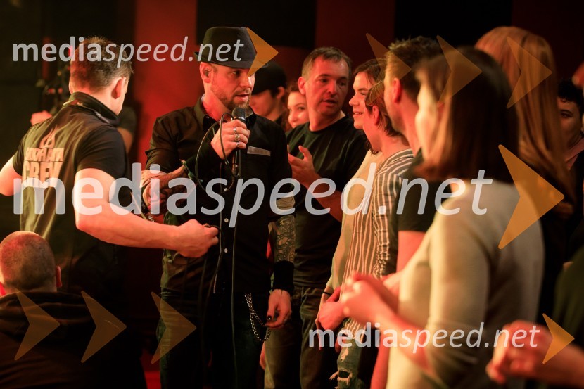  Tomi Meglič, glasbenik, pevec skupine SiddhartaSiddharta, akustični koncert