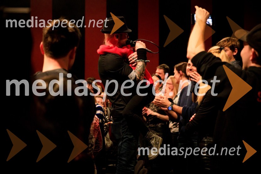  Tomi Meglič, glasbenik, pevec skupine SiddhartaSiddharta, akustični koncert
