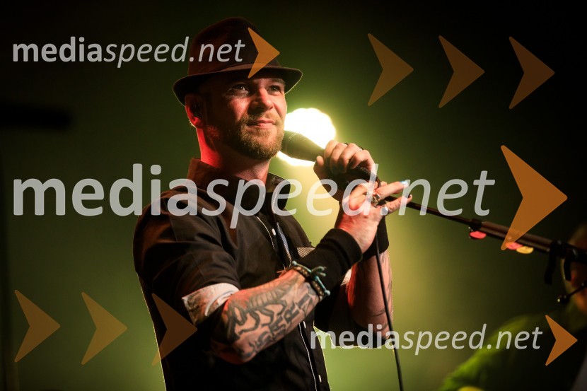  Tomi Meglič, glasbenik, pevec skupine SiddhartaSiddharta, akustični koncert