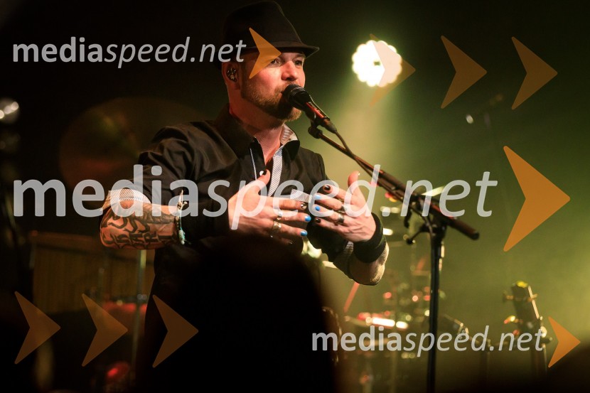  Tomi Meglič, glasbenik, pevec skupine SiddhartaSiddharta, akustični koncert