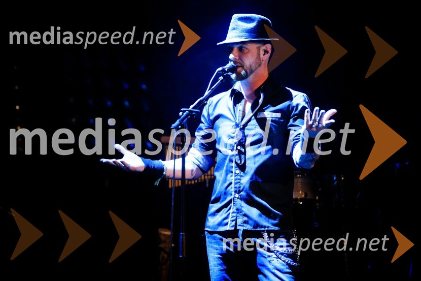  Tomi Meglič, glasbenik, pevec skupine SiddhartaSiddharta, akustični koncert