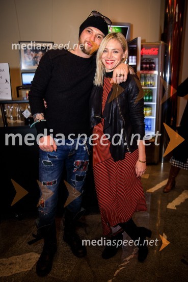  Tomi Meglič, glasbenik, pevec skupine Siddharta;  Katarina Čas, igralka, voditeljicaSiddharta, akustični koncert